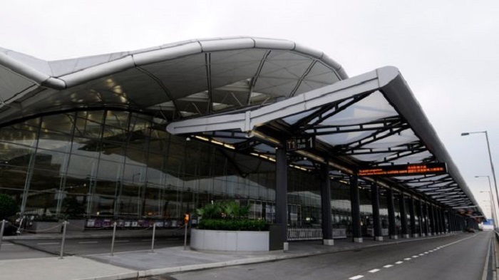 Hong Kong: Passenger `loses $260,000 in mid-air theft`